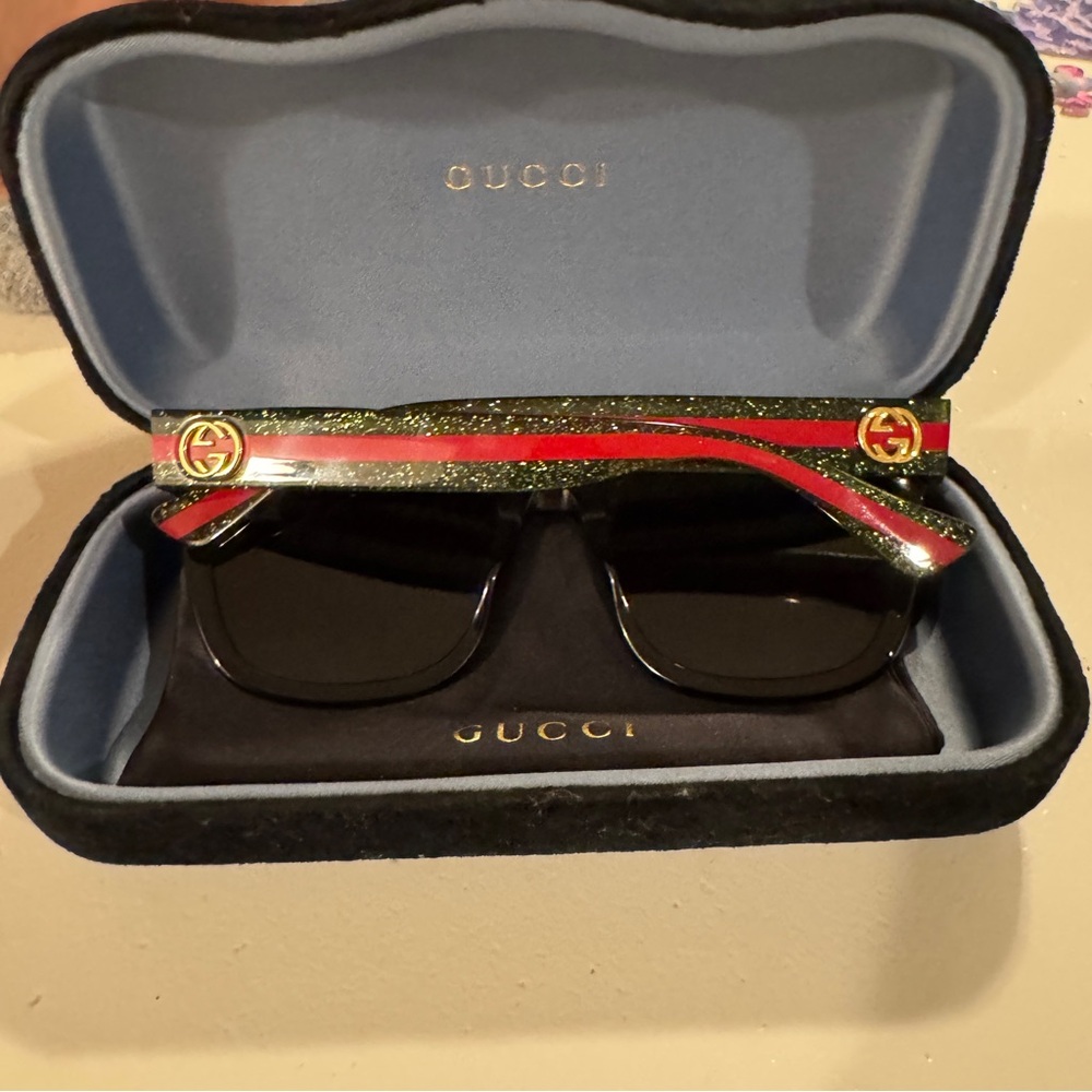 NEVER WORN Sparkly green and red big Gucci black sunglasses with case and slip